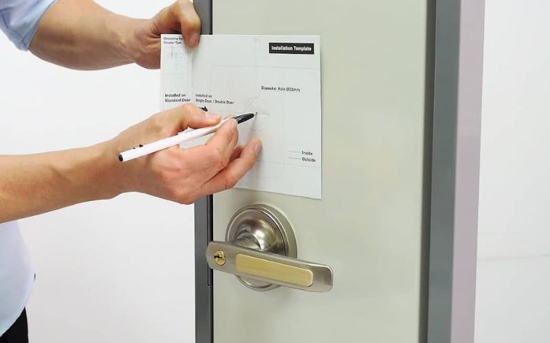 lưu ý sử dụng khóa cửa nhôm