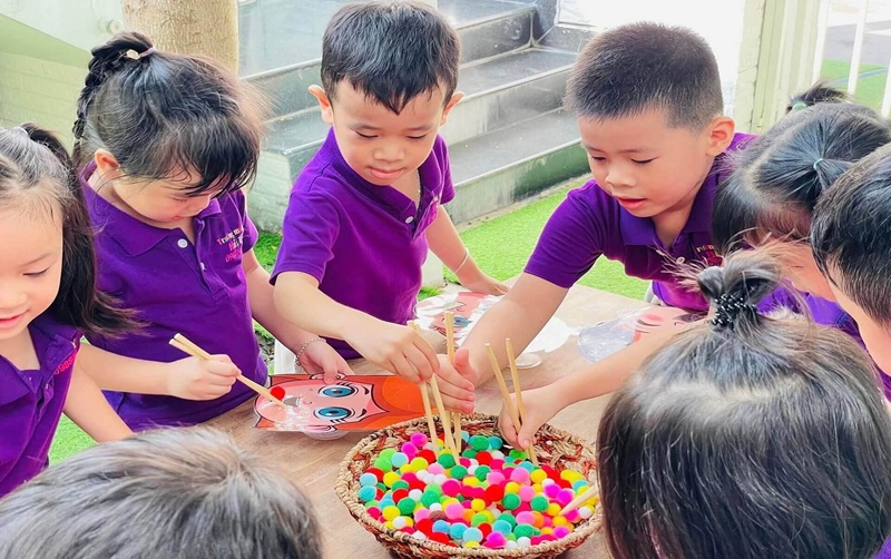 Cho bé tiếp xúc tiếng Anh qua các trò chơi